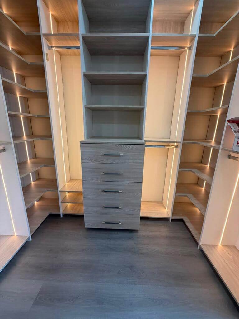 Walk-in closet suite